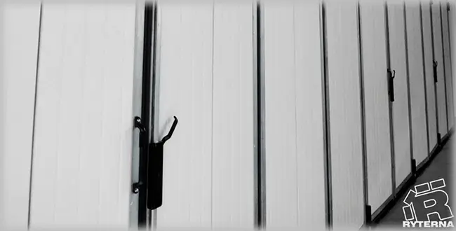 особенности Складчатые промышленные ворота